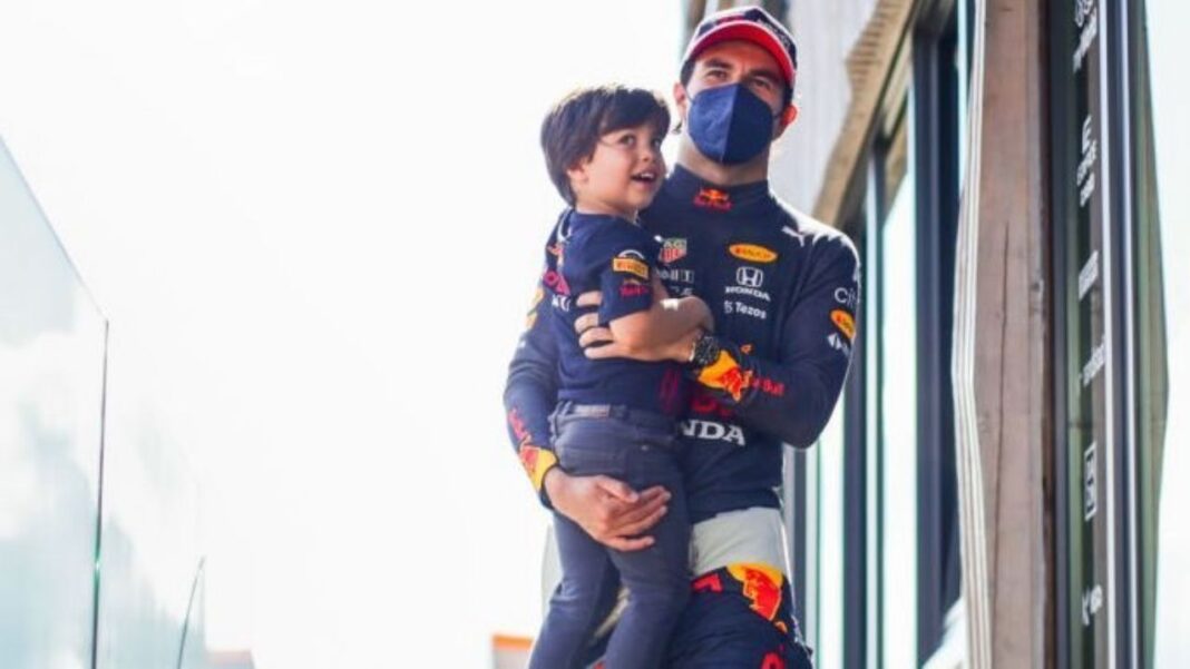 Checo Pérez le dio clases a su hijo “Chequito” en gokarts