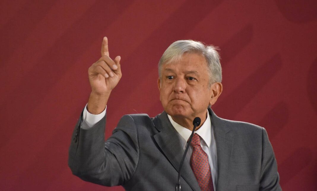 “El cubrebocas no es necesario”: AMLO, pese advertencia de la OMS