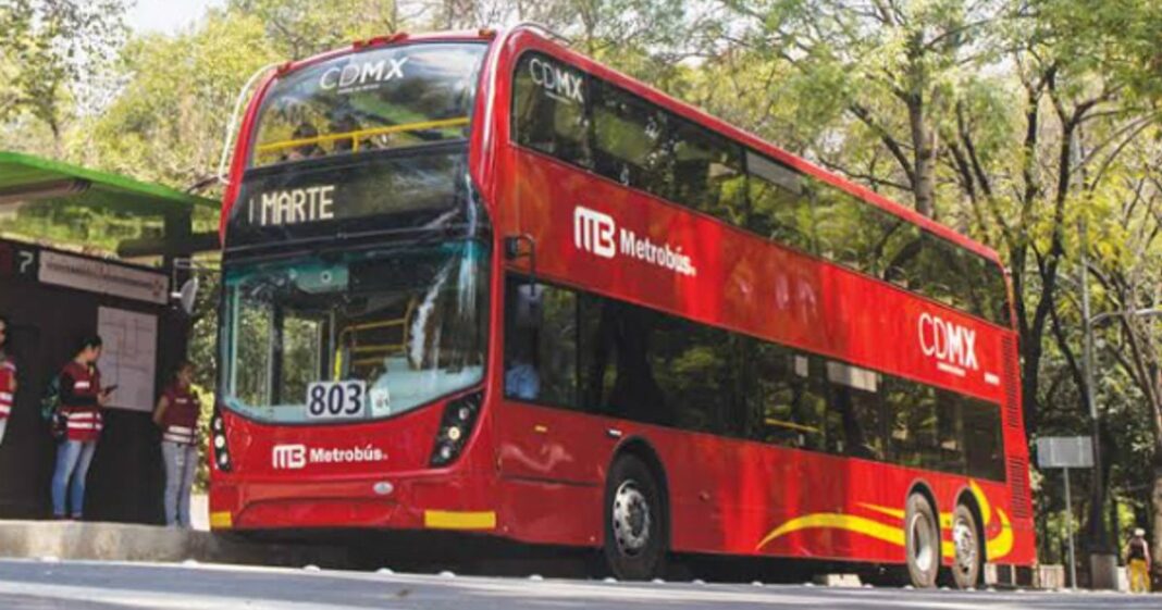 CDMX: Esto deberás pagar si invades carril de Metrobús