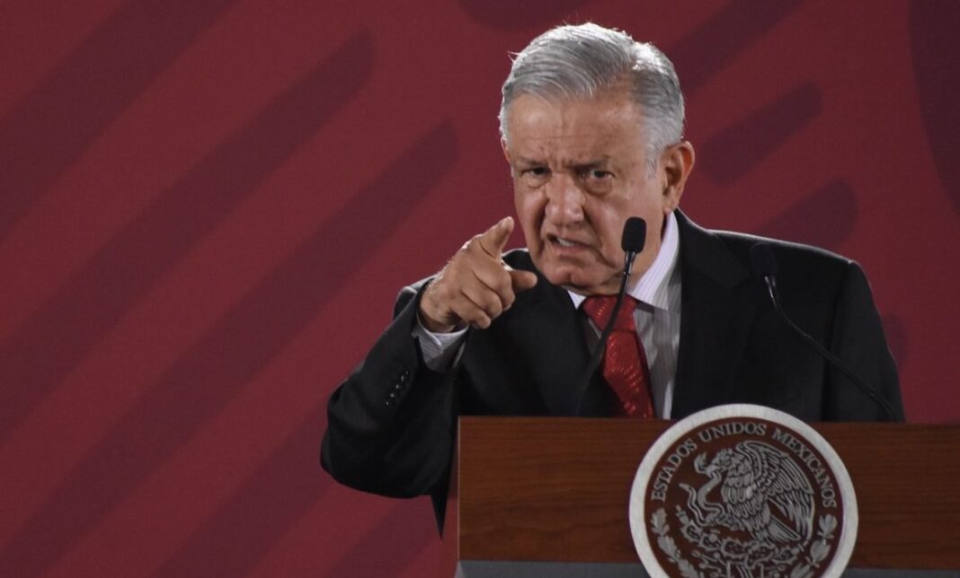 Llaman a defender instituciones ante críticas de López Obrador