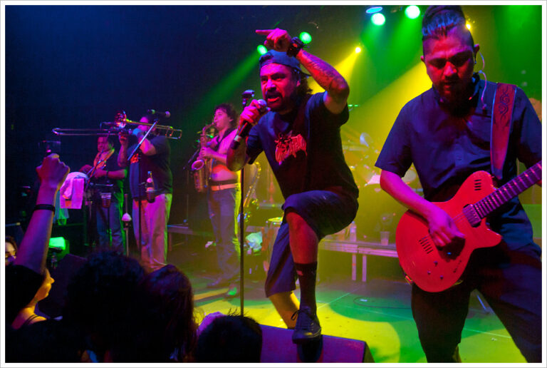 Panteón Rococó mantiene su rebeldía: “Las revoluciones siempre van acompañadas de música”