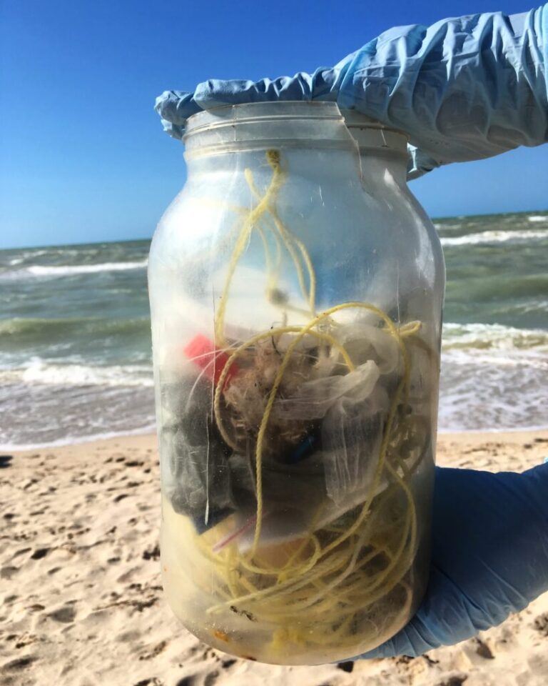 Turismo, principal fuente de contaminación plástica en playas de Yucatán