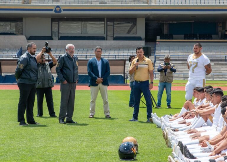 Pumas CU se tomó la fotografía oficial en su estadio y con su rector, Enrique Graue Wiechers