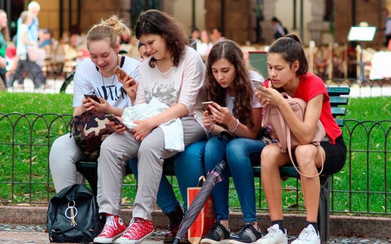 Los niños que nacieron en la era del smartphone crecieron y son la generación con más problemas de salud mental