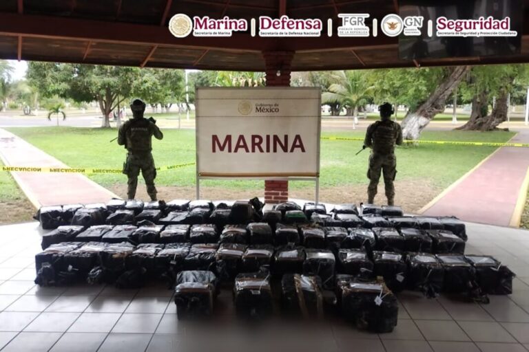 Incautan más de 1.2 toneladas de cocaína en costas de Michoacán