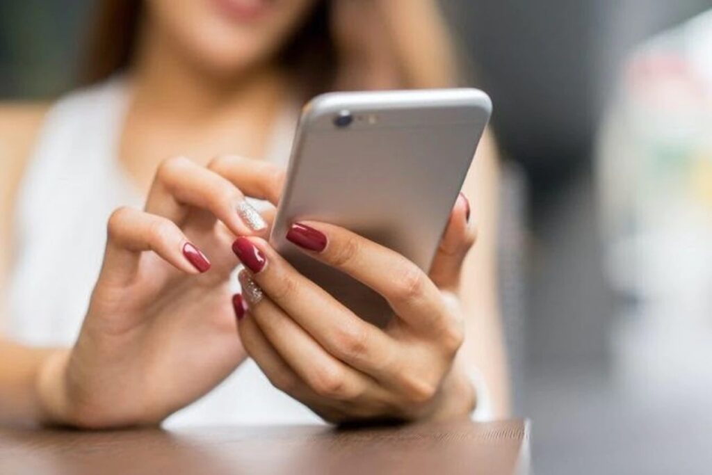Compara precios: Telefóno celular con diferencias de 33% / Por Alejandro Durán