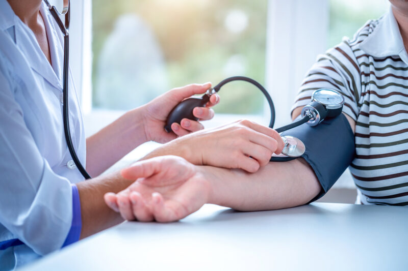 Médicos mexicanos advierten de más casos de hipertensión a edades tempranas