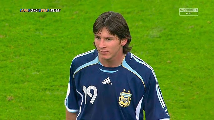 Veinte años después de su primer gol en un Mundial, Messi vuelve a ilusionar a Argentina