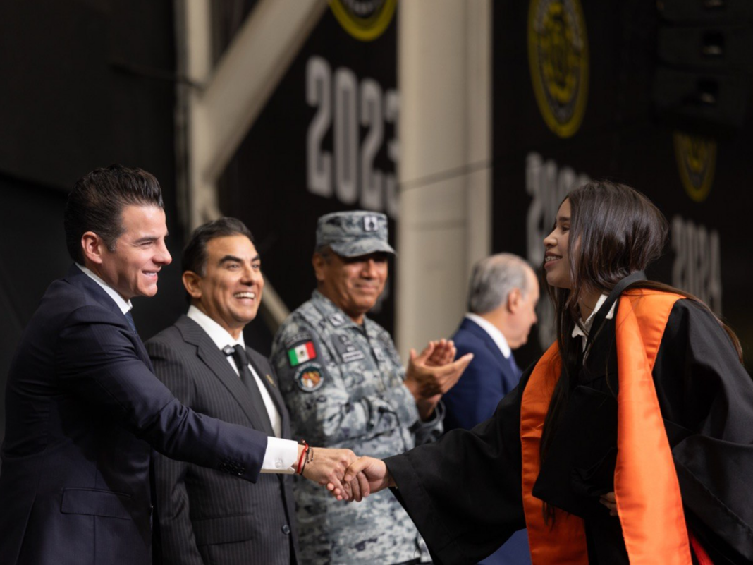 Reconoce Miguel Flores a mil 100 graduados del Colegio Militarizado “General Mariano Escobedo”