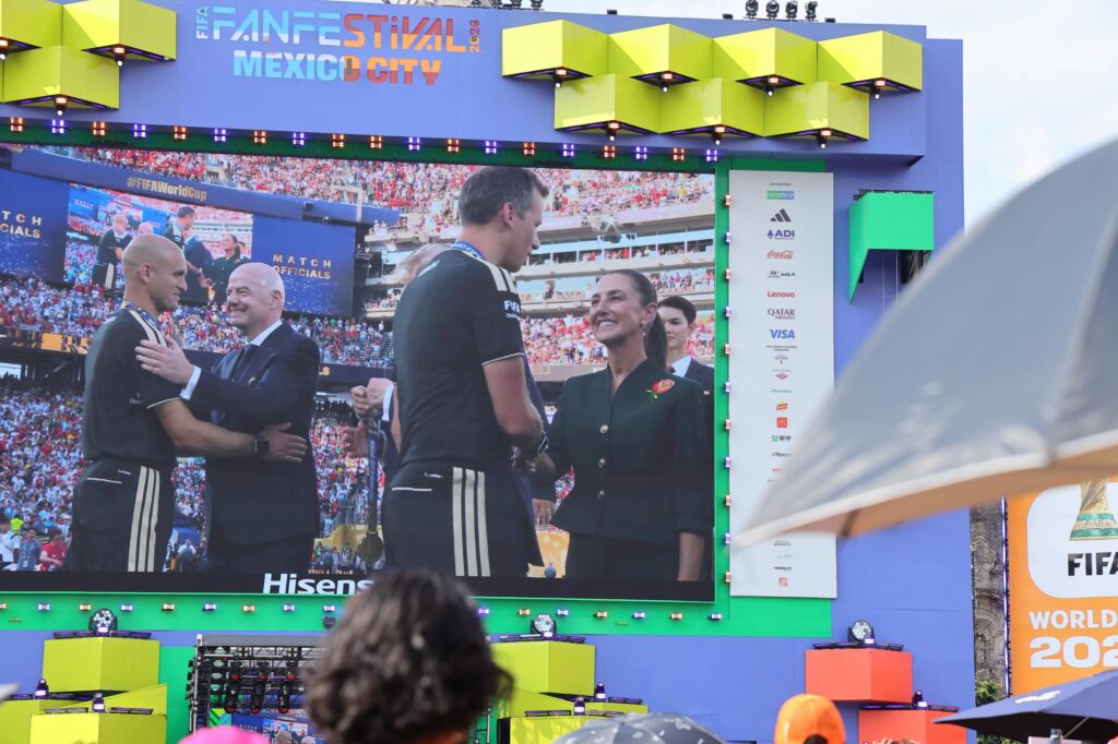 Disfrutan 110 mil aficionados juego final del Mundial 2026 en el Zócalo capitalino