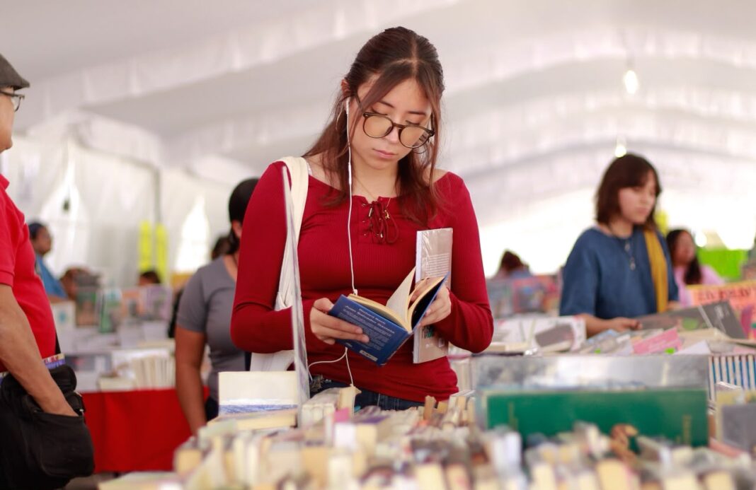 Inicia la 22 edición del Gran Remate de Libros, Discos y Películas, en el Monumento a la Revolución en la CDMX