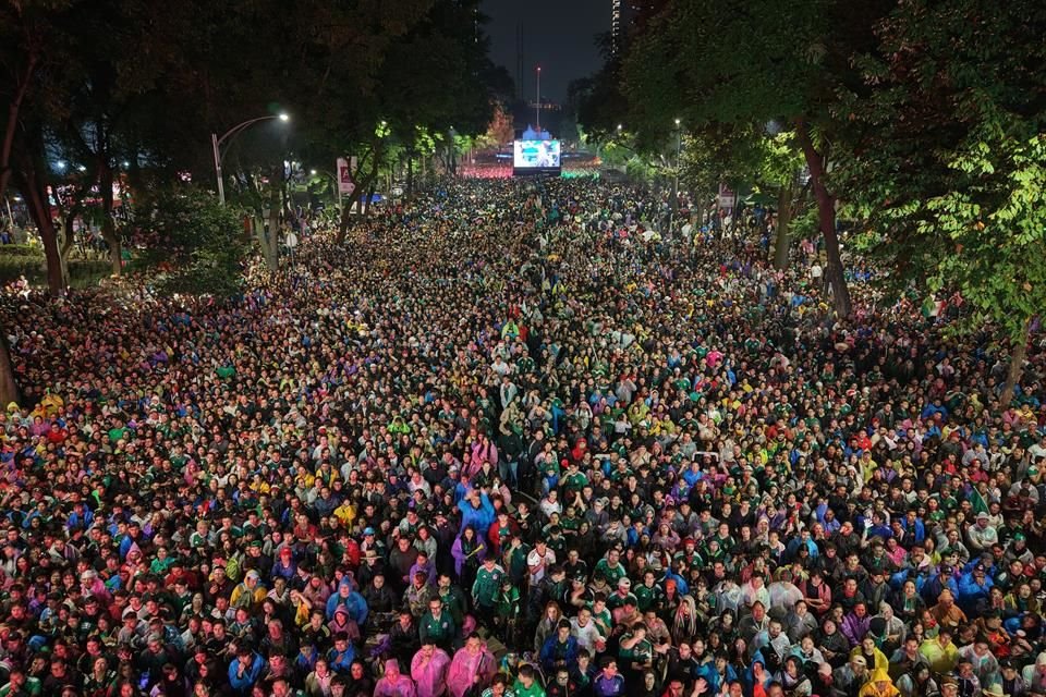 Celebran más de un millón de personas, triunfo de México ante Ecuador en la capital