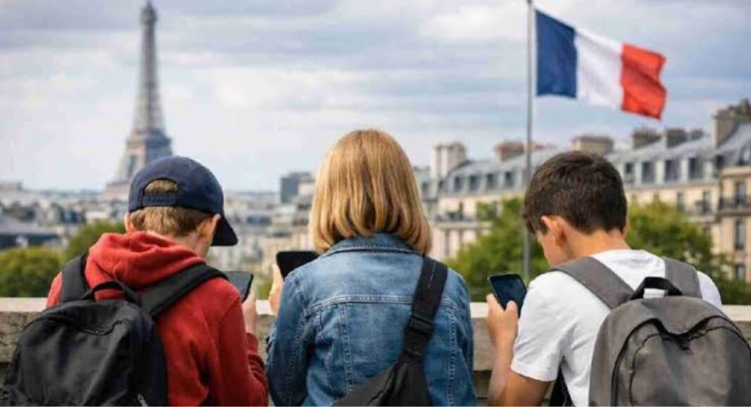 Francia aprueba la prohibición de redes sociales para menores de 15 años, pionera en Europa