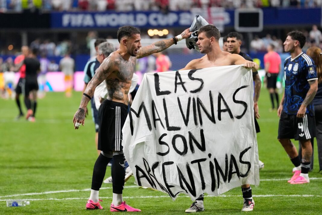 ¿El Reglamento del Mundial 2026 prohíbe expresamente la exhibición de mensajes políticos?