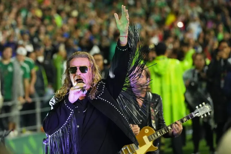 Maná protagonizó el show del entretiempo entre México e Inglaterra