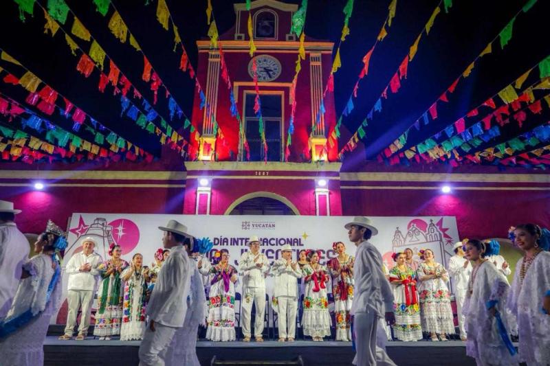 Juventudes celebran cultura y desarrollo con el Renacimiento Maya