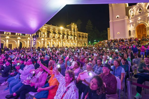 Plaza Lerdon en Xalapa, se llenó de música mexicana con Gala con Mariachi