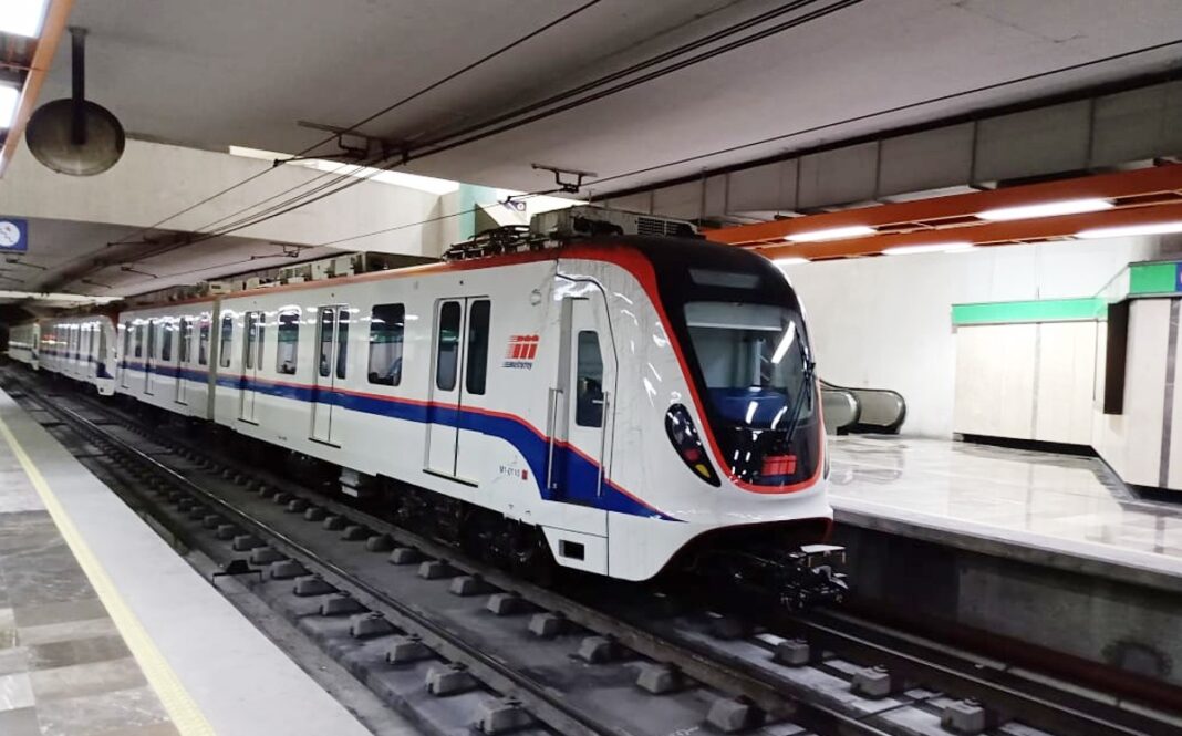 Conmemoran en NL 35 años de la Línea 1 del Metro con la cancelación de estampilla postal