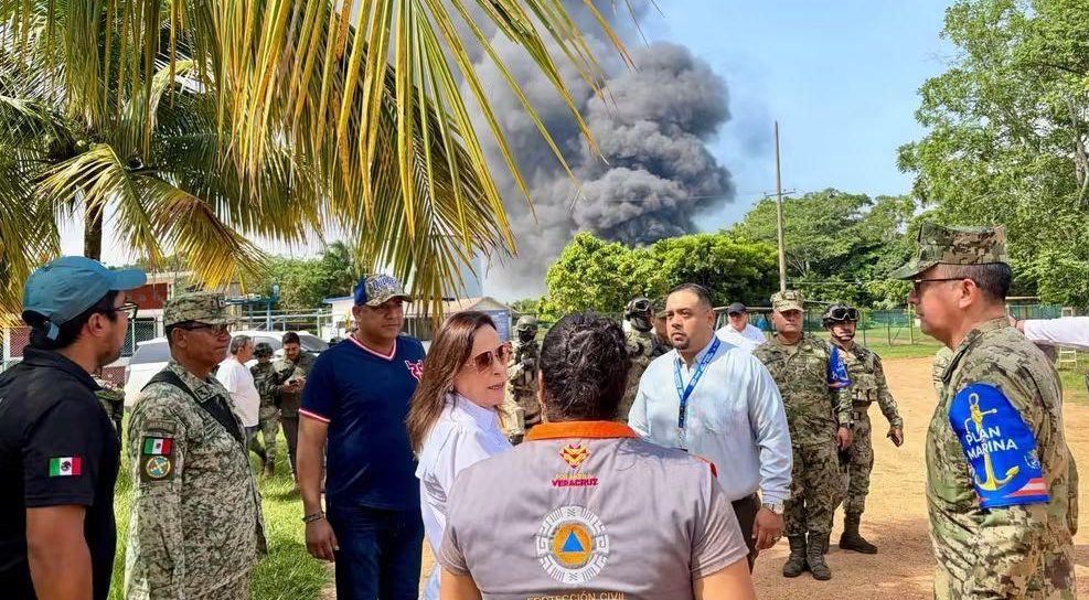 Supervisa Rocío Nahle atención a incendio en planta de sal de Jáltipan, Verracruz