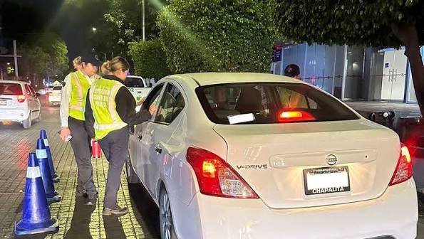 Aplican en Jalisco más de 12 mil revisiones a taxis y vehículos de plataforma en operativos nocturnos