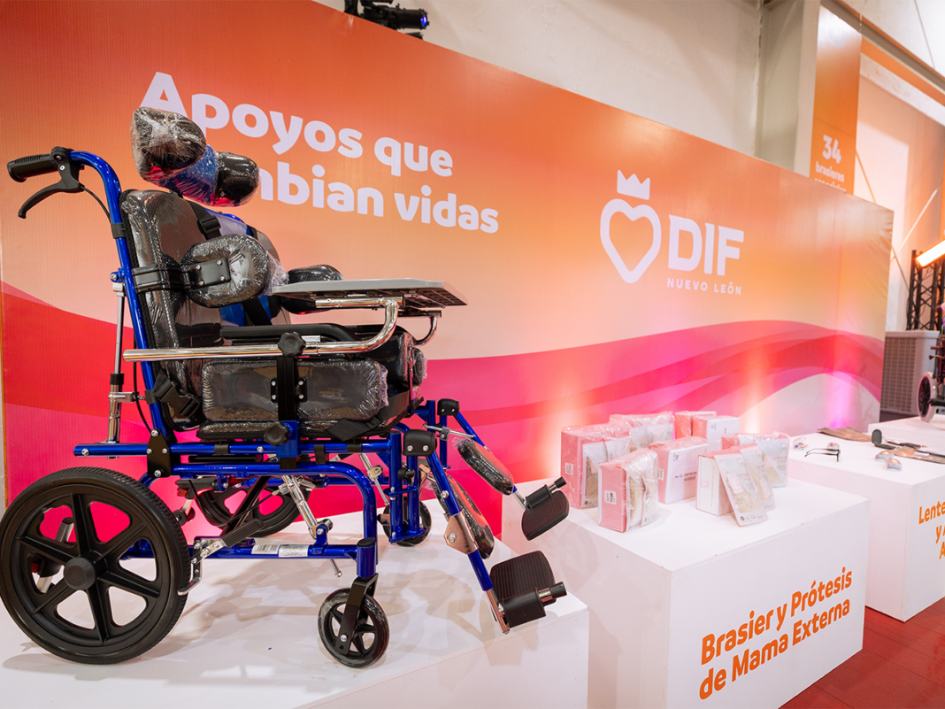Entregan en NL aparatos auditivos, de movilidad y prótesis de mama a más de 700 personas