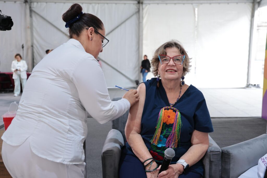 Invitan en la CDMX a vacunarse contra influenza y COVID; niños y adultos mayores son prioridad
