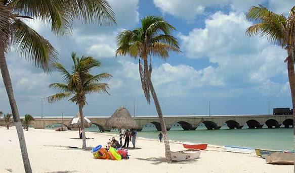 Yucatán capta 11,566 millones en turismo y 15,508 empleos; seis de cada 10 pesos van al interior