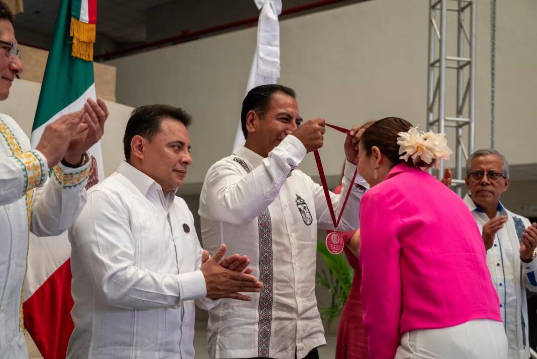 Entregan Medalla al Mérito “Notaria Laura Martínez Chanona” con notarias y notarios de Chiapas