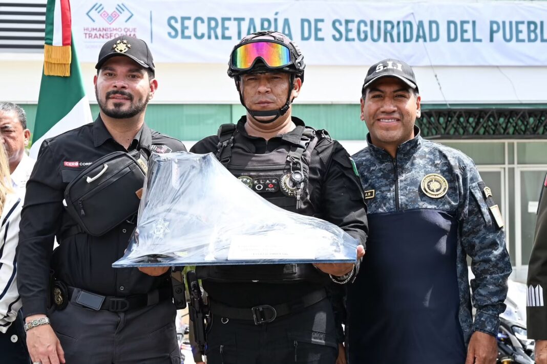 Gobierno de Chiapas entrega motopatrullas, equipo tecnológico y uniformes a la Guardia Estatal Vial
